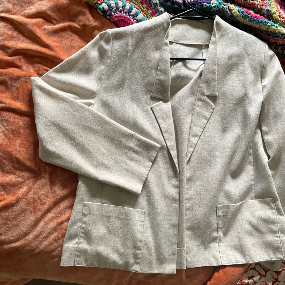 Chic Lightweight Linen Blazer